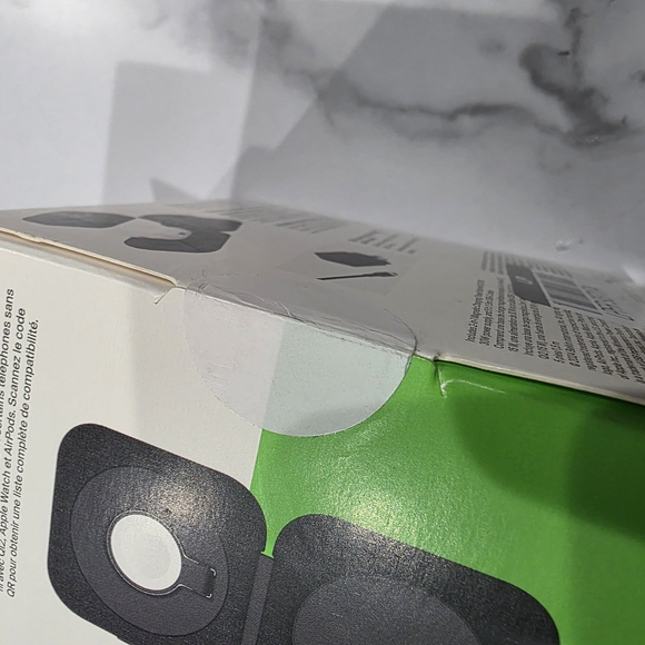 Belkin BoostCharge Pro 2-in-1 Magnetic Charging Pad - Picture 6 of 7